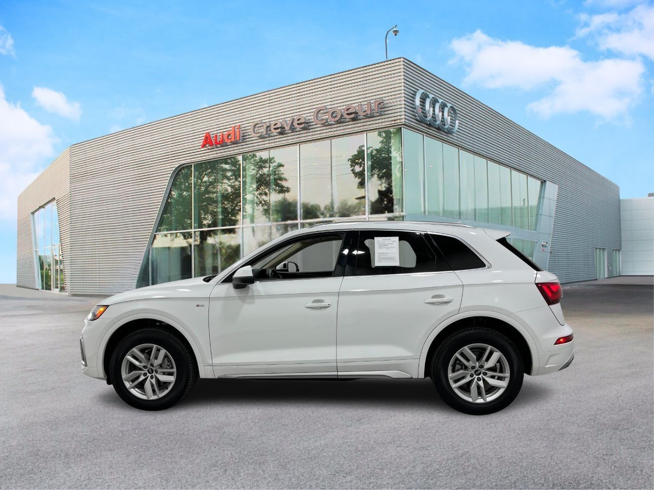 Audi Q5 Vehicle Full-screen Gallery Image 02