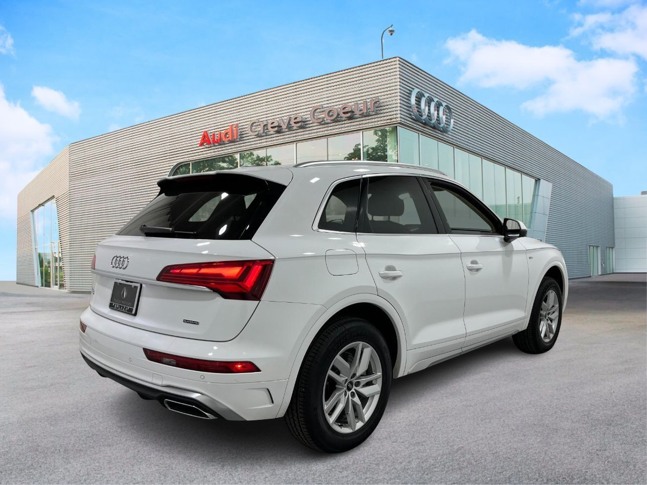 Audi Q5 Vehicle Full-screen Gallery Image 04