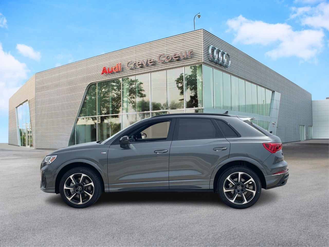 Audi Q3 Vehicle Full-screen Gallery Image 2