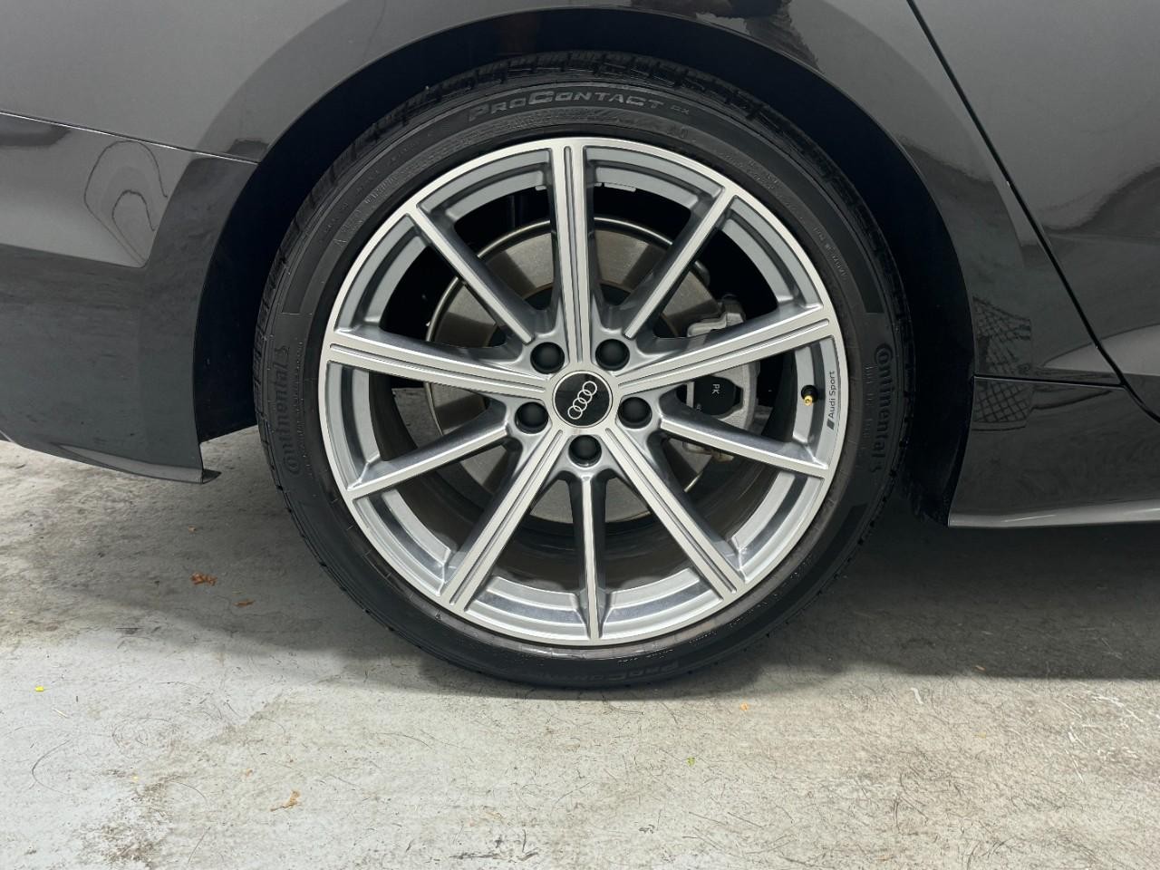 Audi A5 Sportback Vehicle Full-screen Gallery Image 05