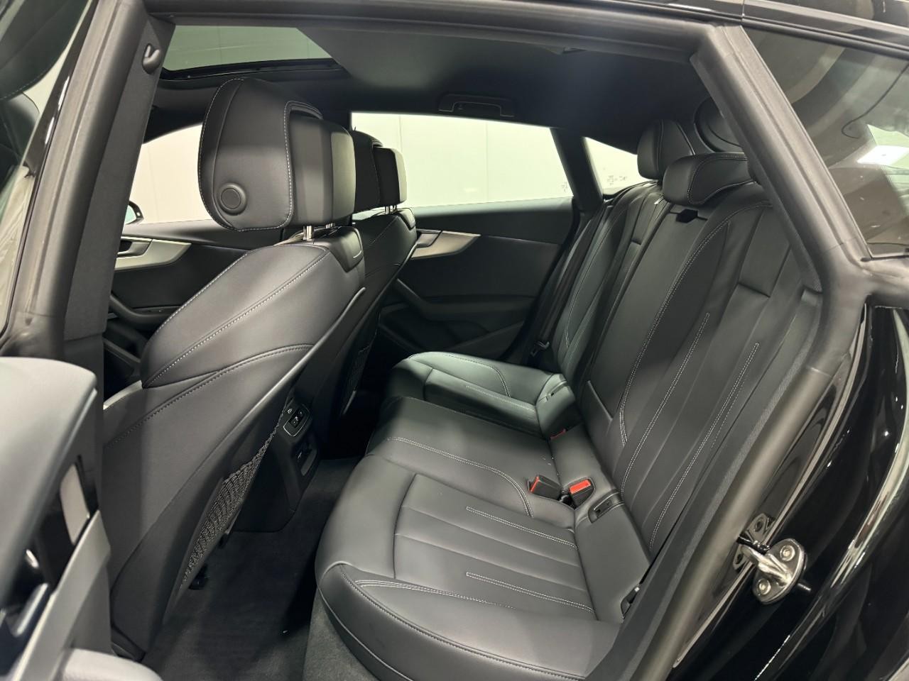 Audi A5 Sportback Vehicle Full-screen Gallery Image 08