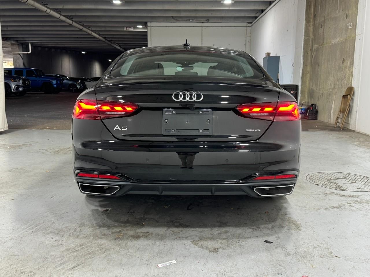 Audi A5 Sportback Vehicle Full-screen Gallery Image 09