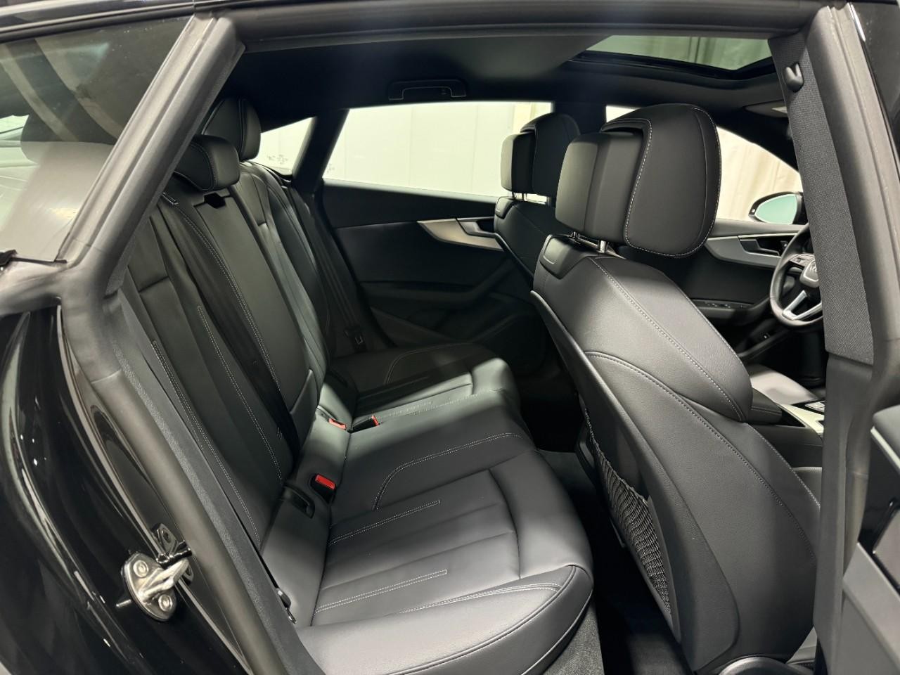 Audi A5 Sportback Vehicle Full-screen Gallery Image 10