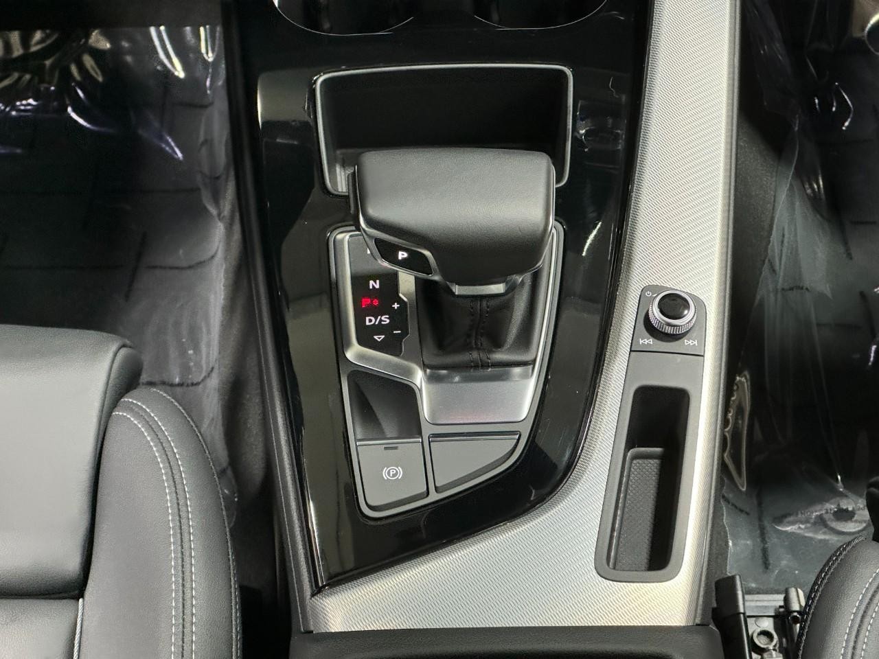 Audi A5 Sportback Vehicle Full-screen Gallery Image 17