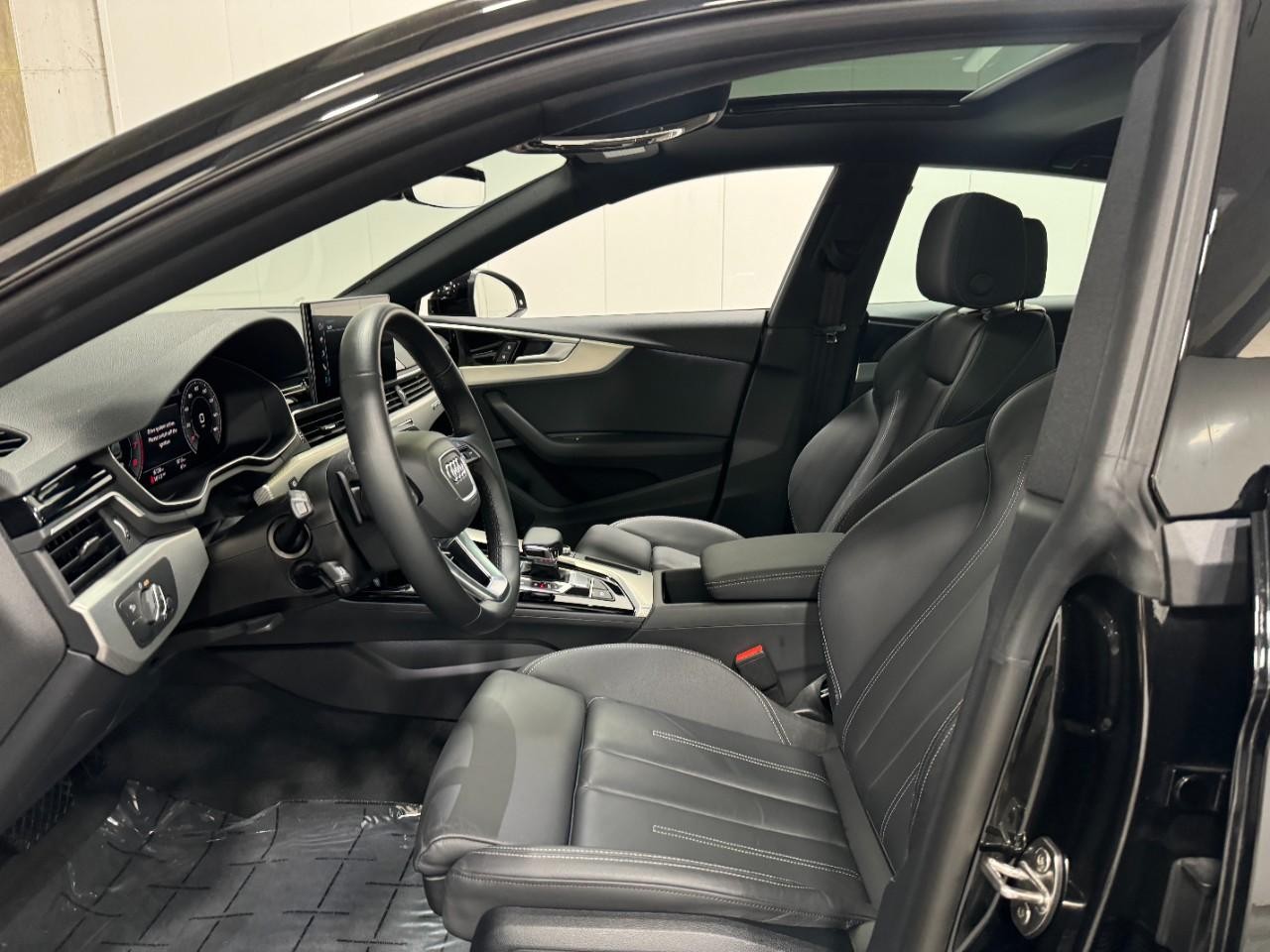 Audi A5 Sportback Vehicle Full-screen Gallery Image 27