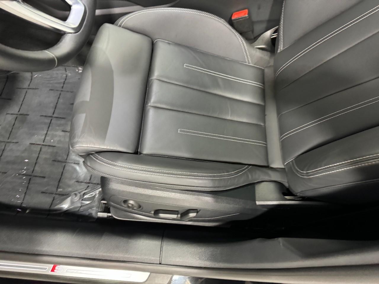 Audi A5 Sportback Vehicle Full-screen Gallery Image 28