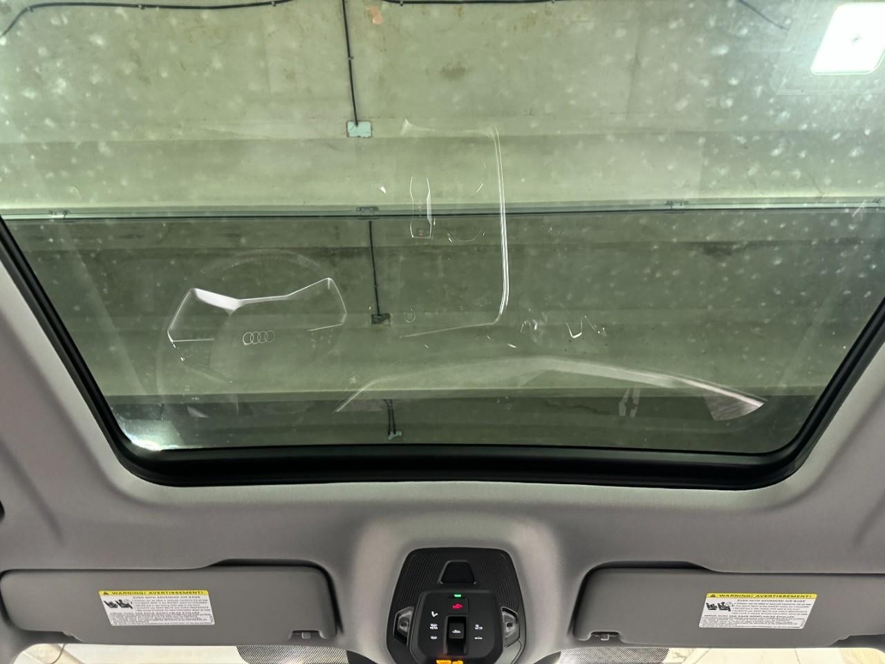 Audi Q5 Vehicle Full-screen Gallery Image 12