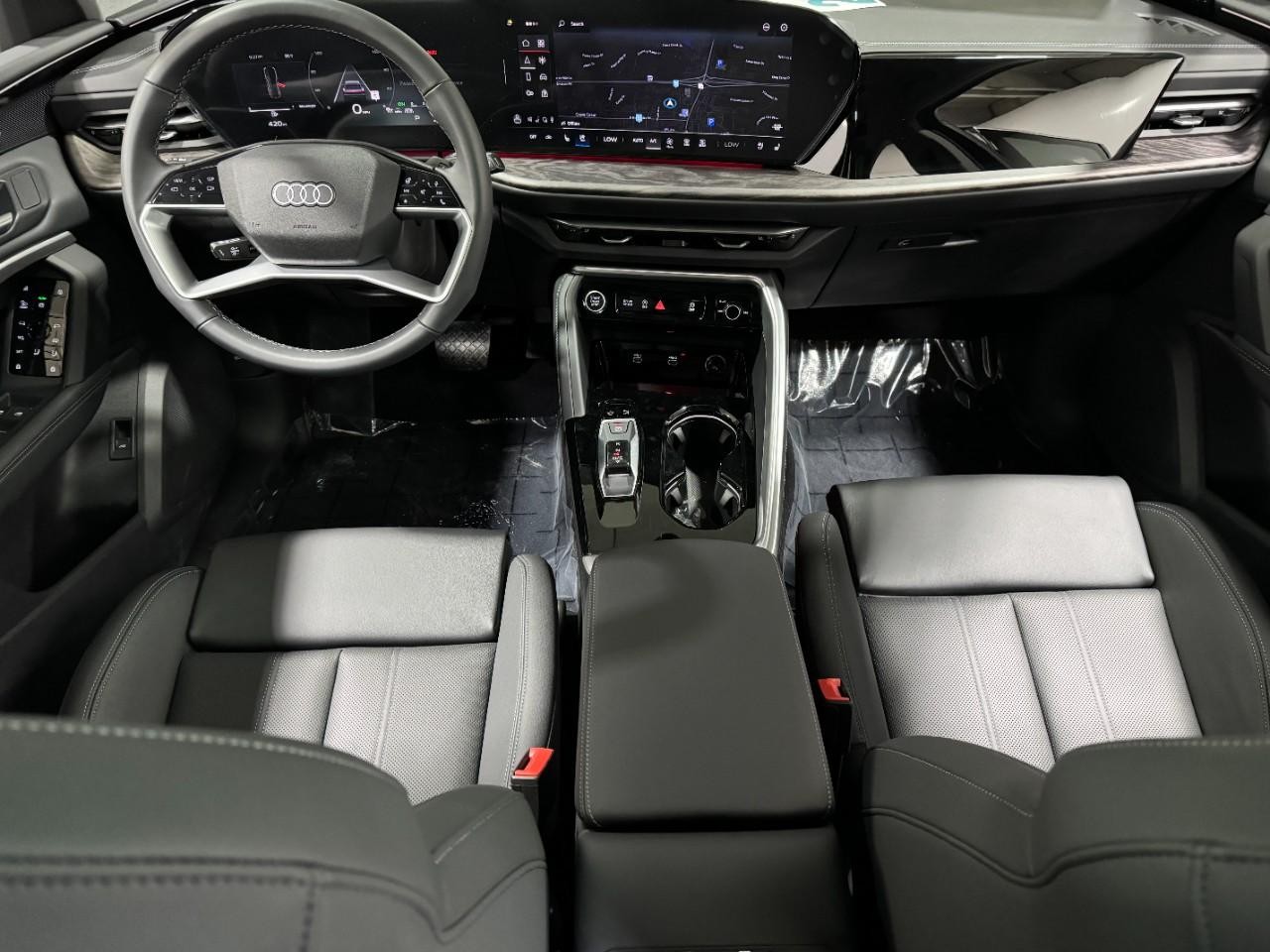 Audi Q5 Vehicle Full-screen Gallery Image 13