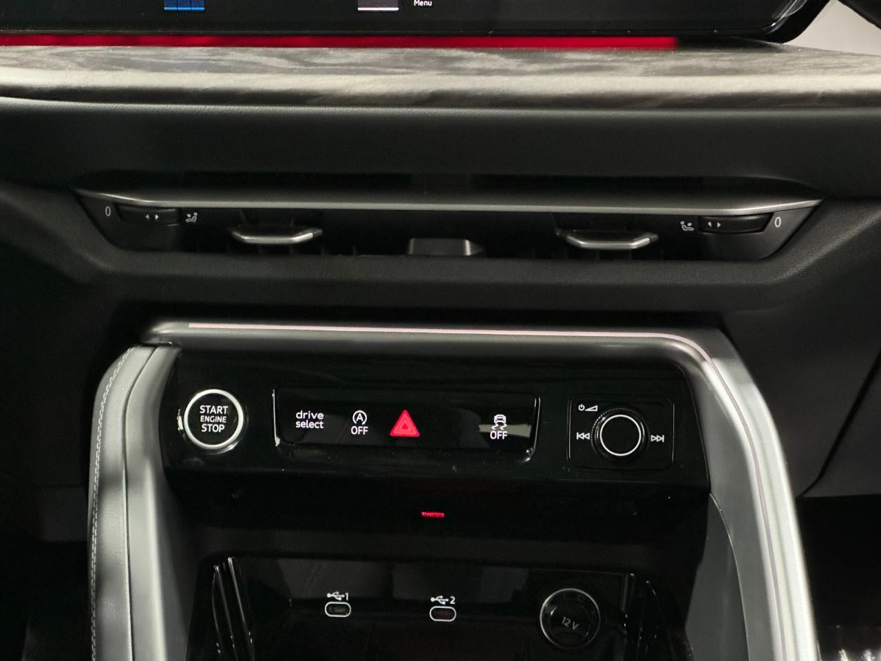 Audi Q5 Vehicle Full-screen Gallery Image 16