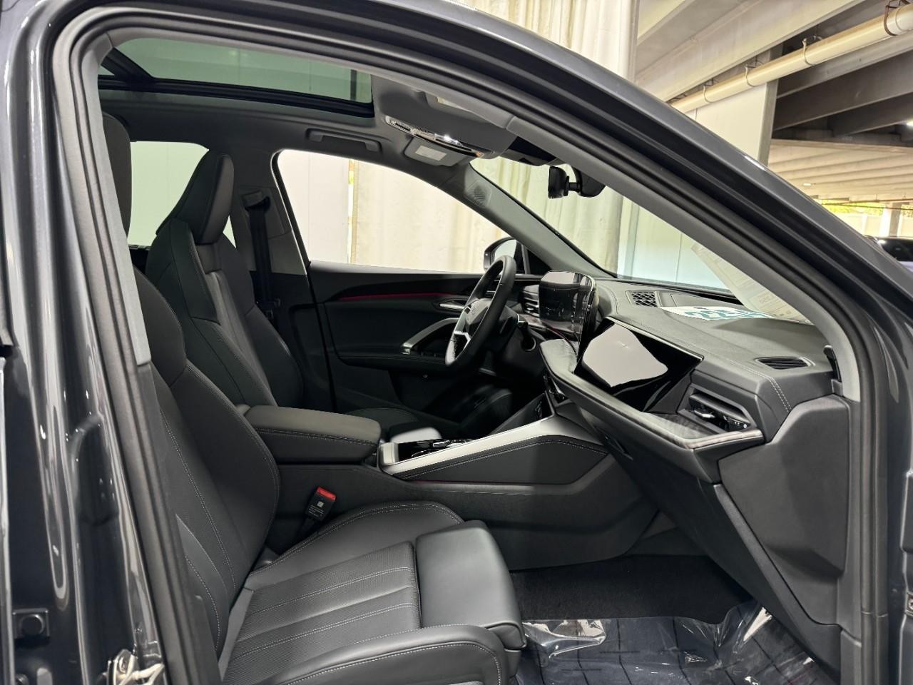 Audi Q5 Vehicle Full-screen Gallery Image 19