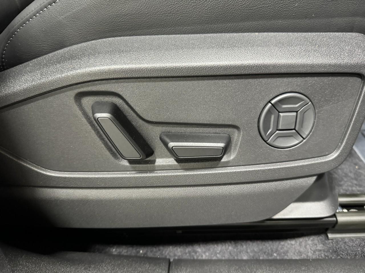 Audi Q5 Vehicle Full-screen Gallery Image 21