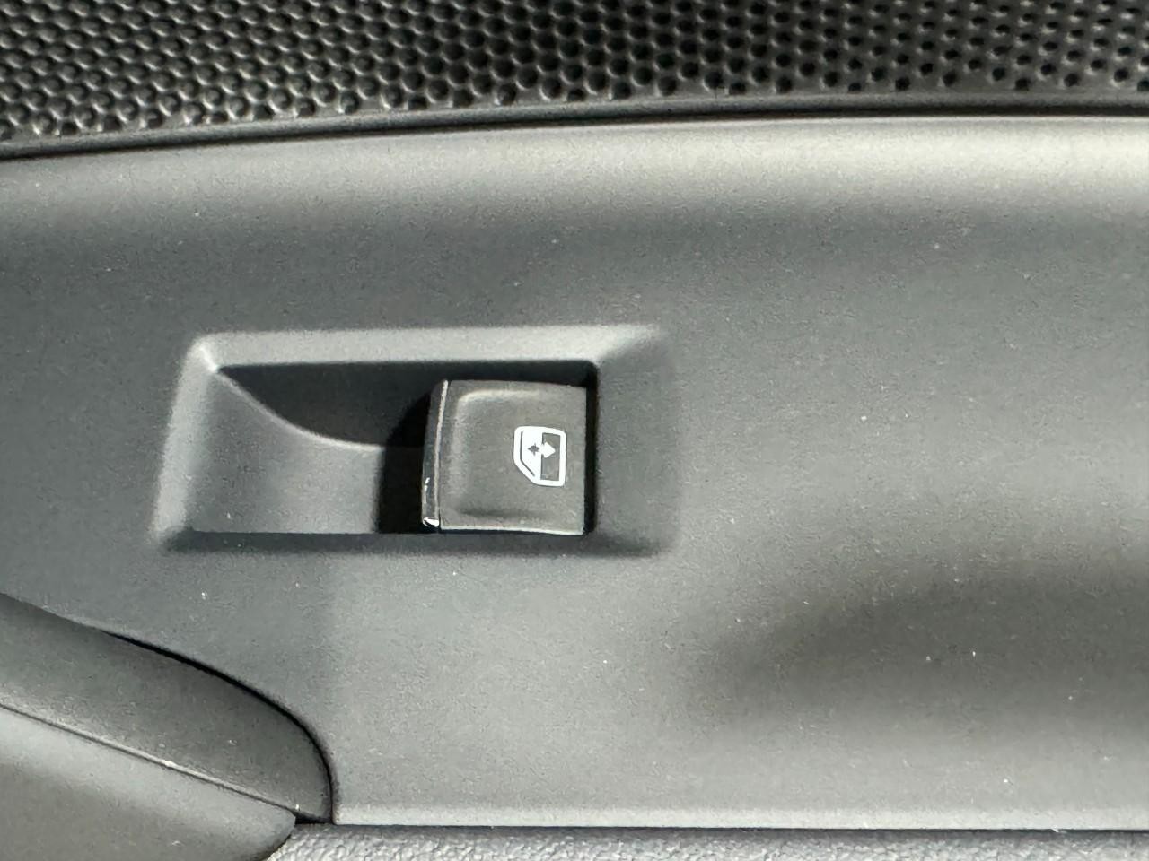 Audi Q5 Vehicle Full-screen Gallery Image 23