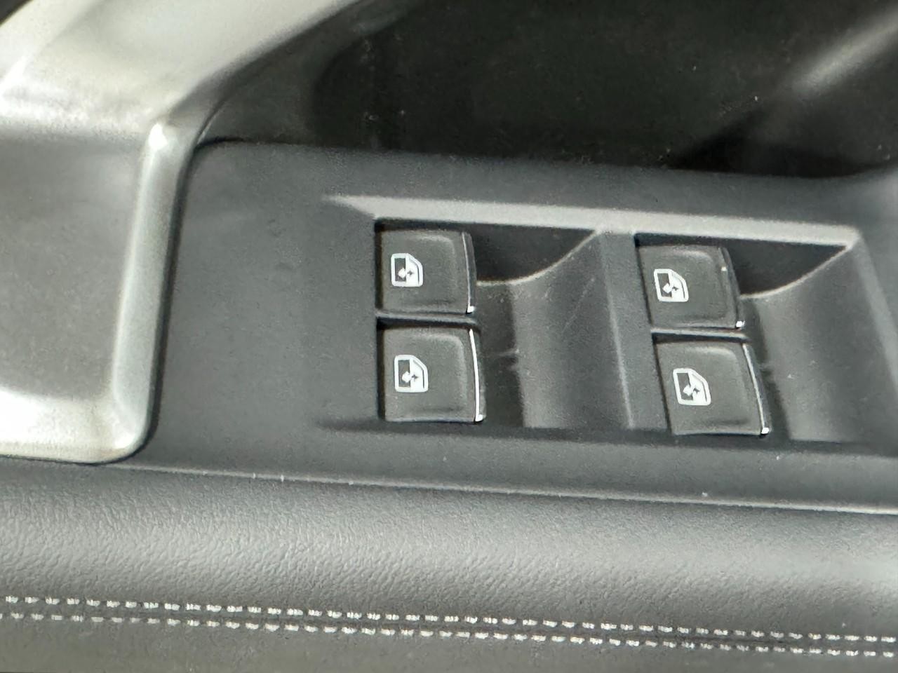 Audi Q5 Vehicle Full-screen Gallery Image 25