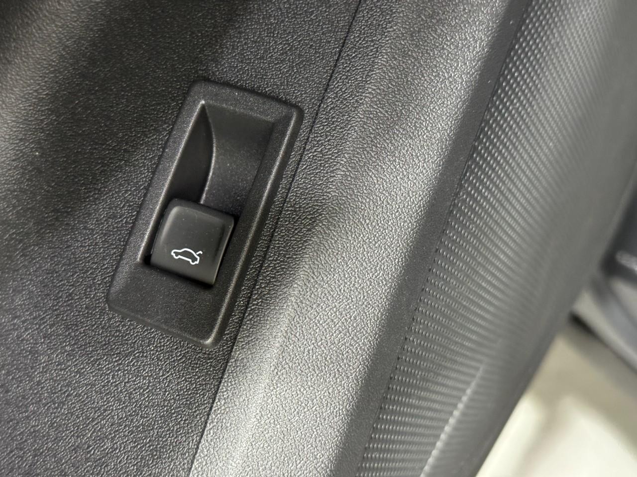 Audi Q5 Vehicle Full-screen Gallery Image 27