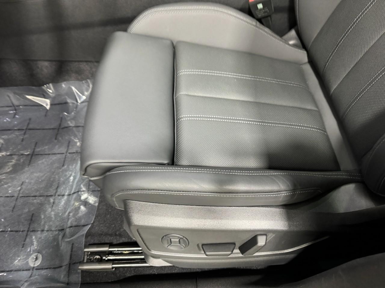 Audi Q5 Vehicle Full-screen Gallery Image 29