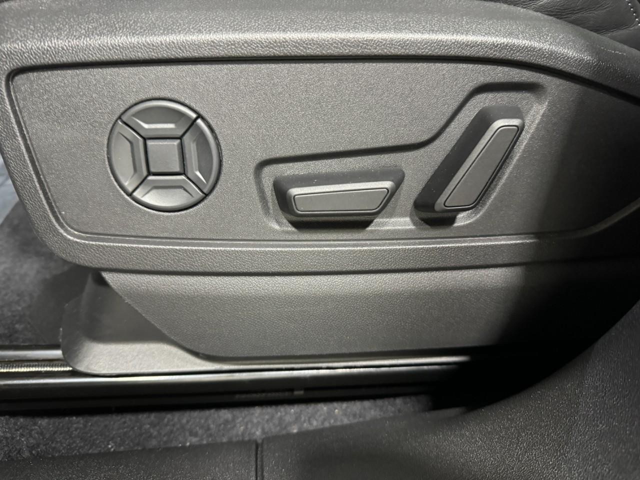 Audi Q5 Vehicle Full-screen Gallery Image 30