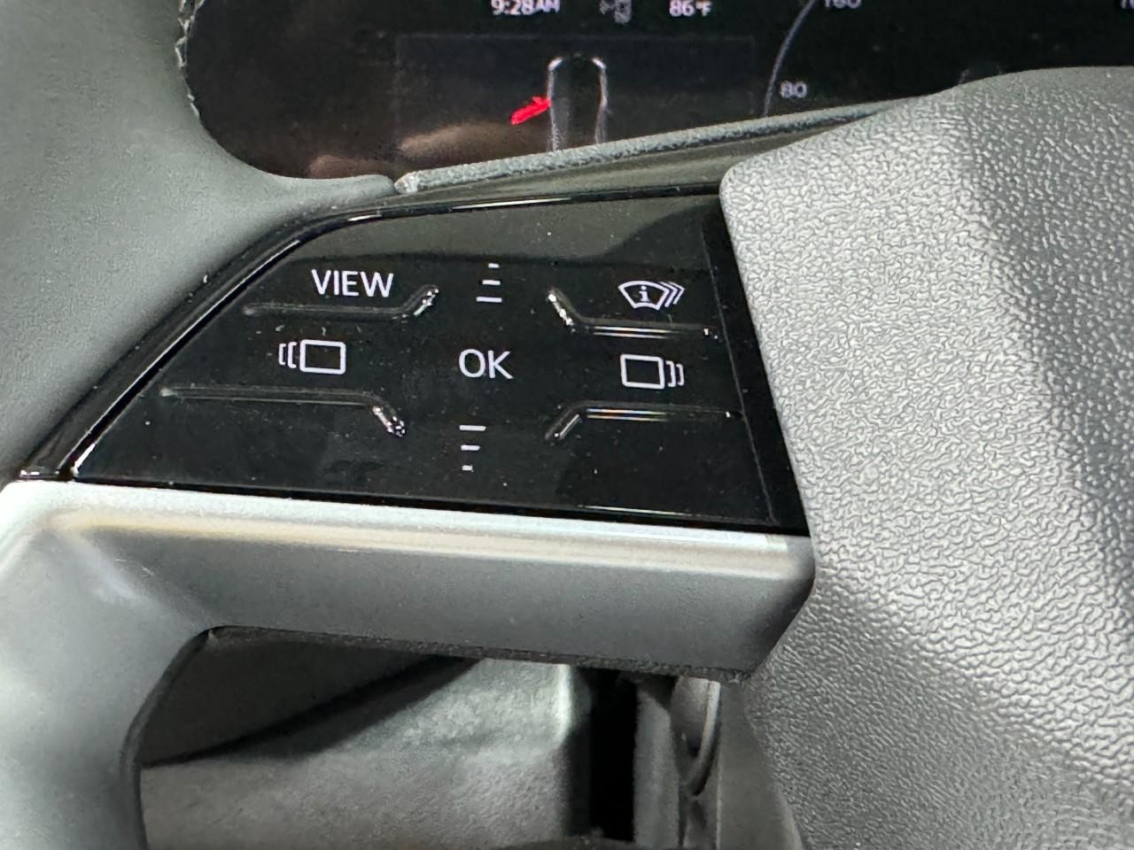 Audi Q5 Vehicle Full-screen Gallery Image 31