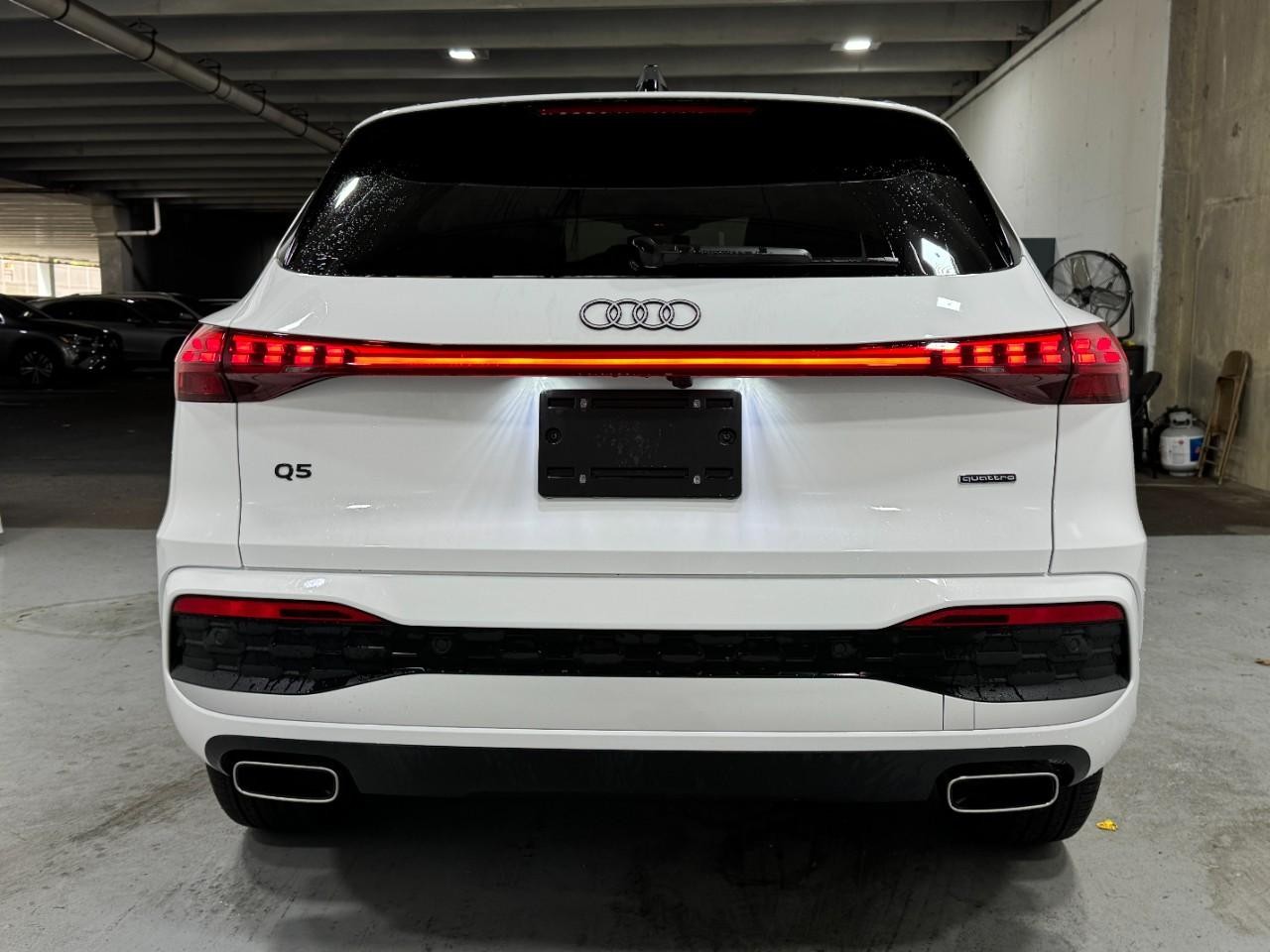 Audi Q5 Vehicle Full-screen Gallery Image 9