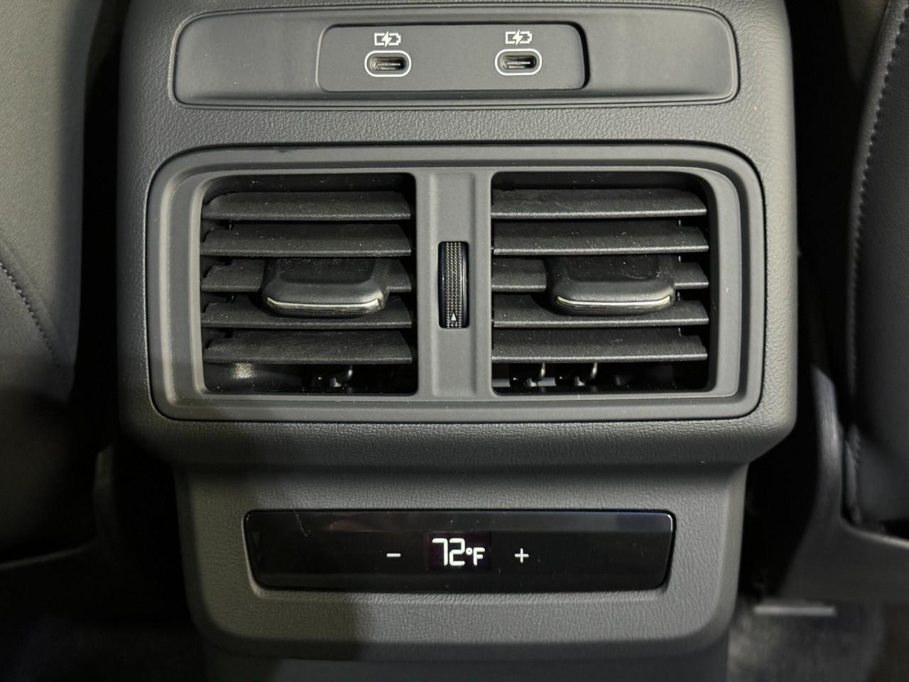 Audi Q5 Vehicle Full-screen Gallery Image 11