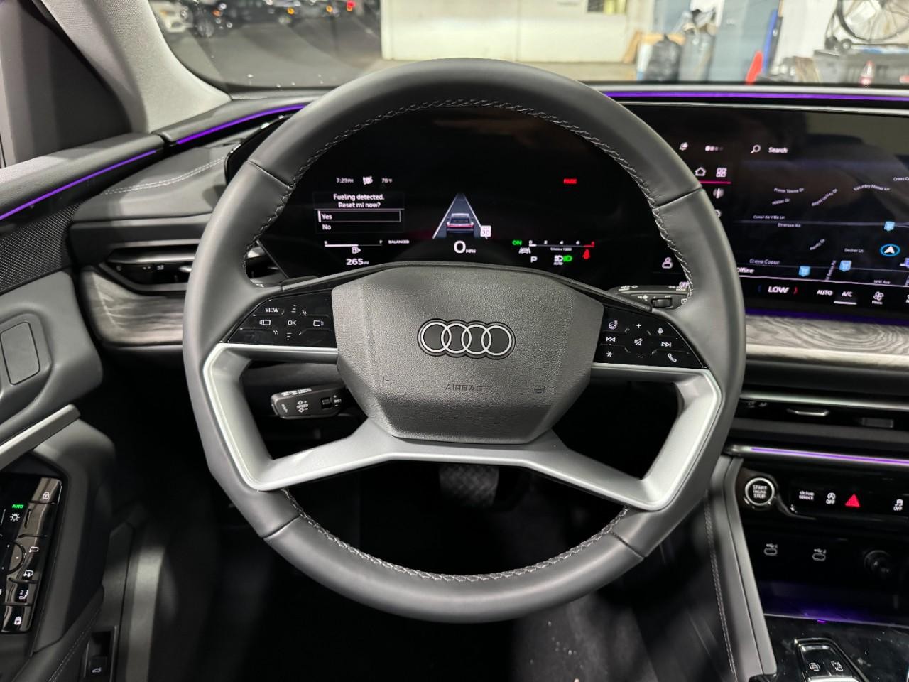 Audi Q5 Vehicle Full-screen Gallery Image 14