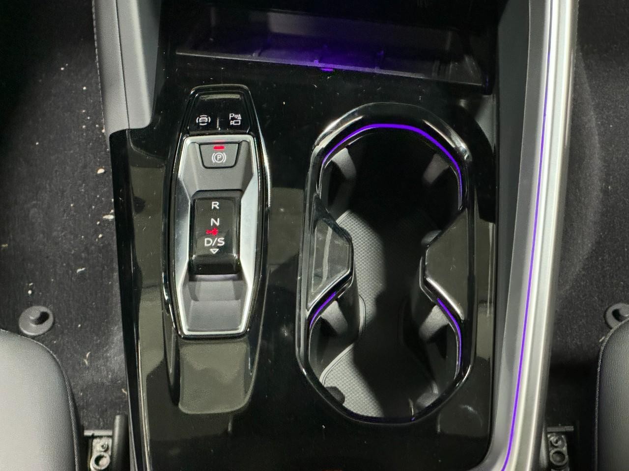 Audi Q5 Vehicle Full-screen Gallery Image 17