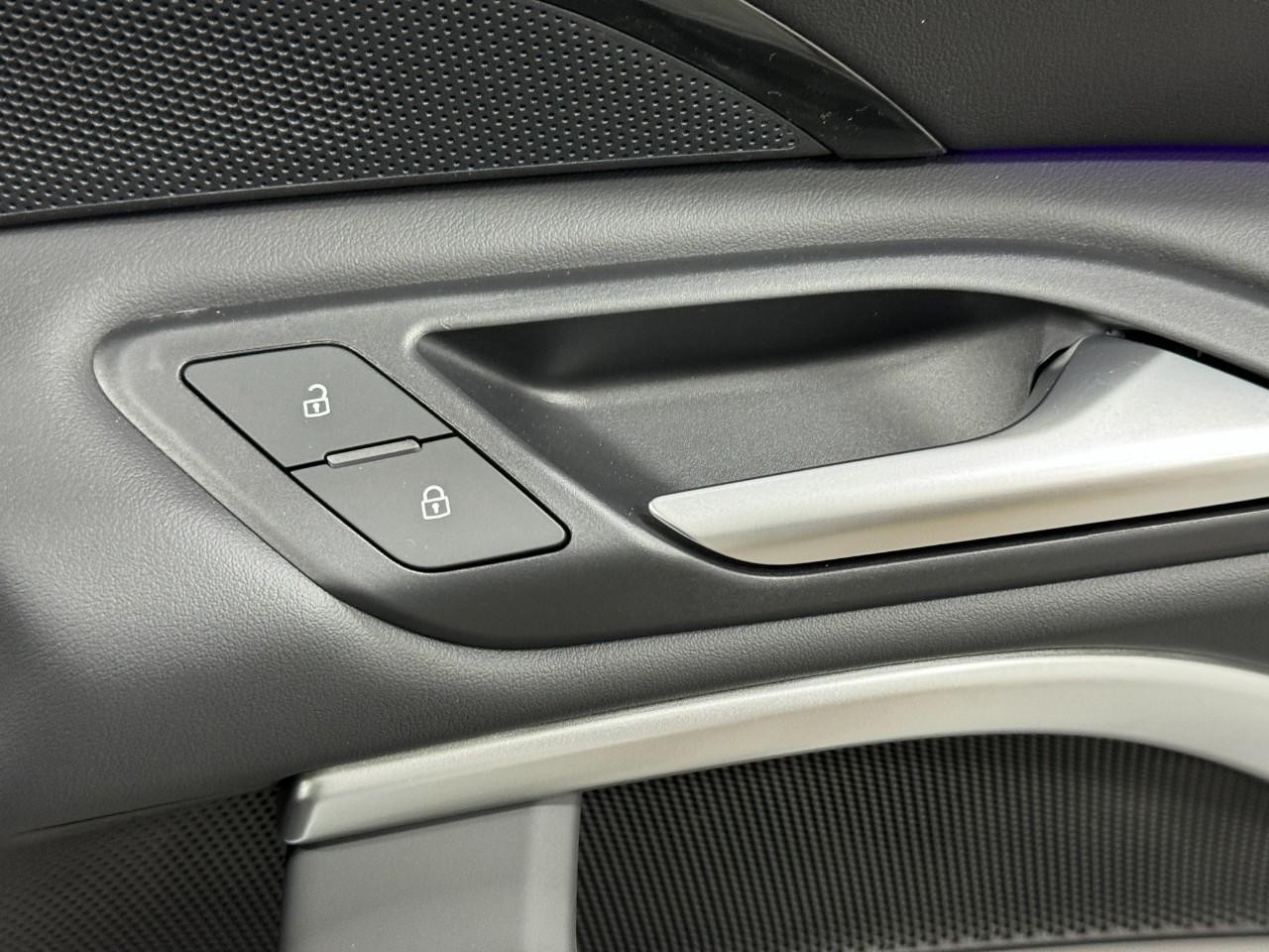 Audi Q5 Vehicle Full-screen Gallery Image 19