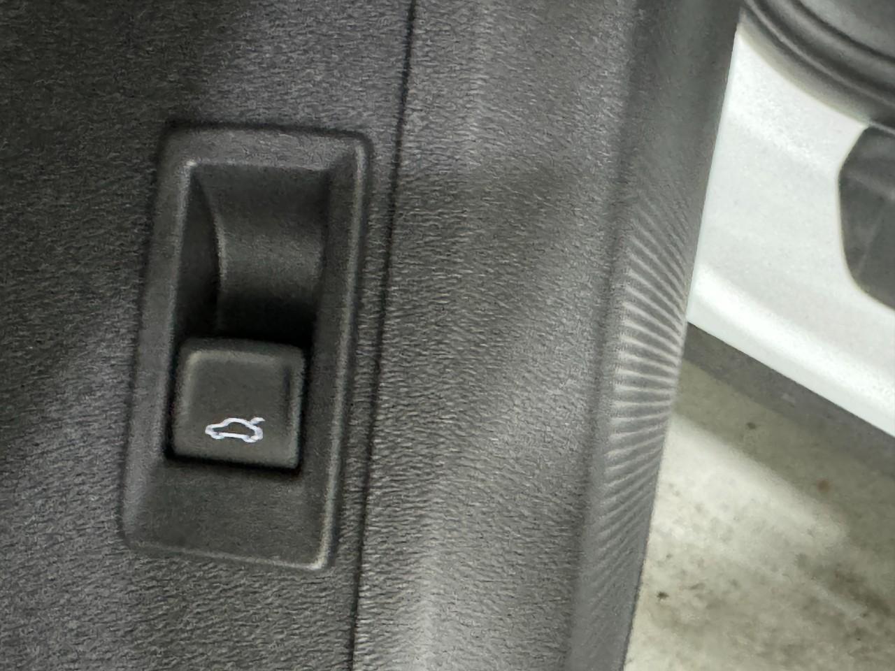 Audi Q5 Vehicle Full-screen Gallery Image 23