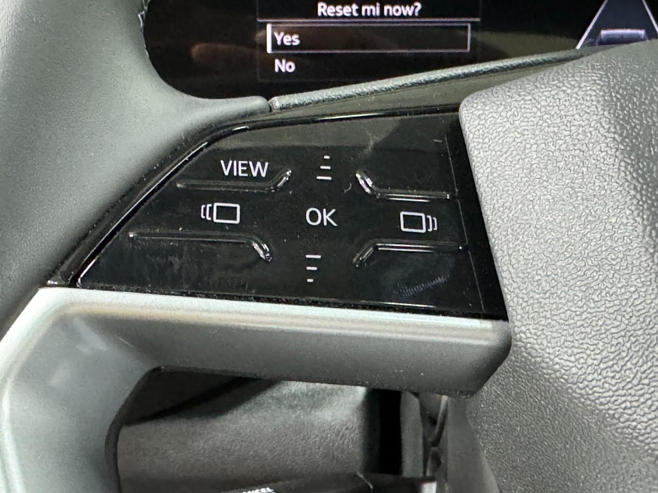 Audi Q5 Vehicle Full-screen Gallery Image 27