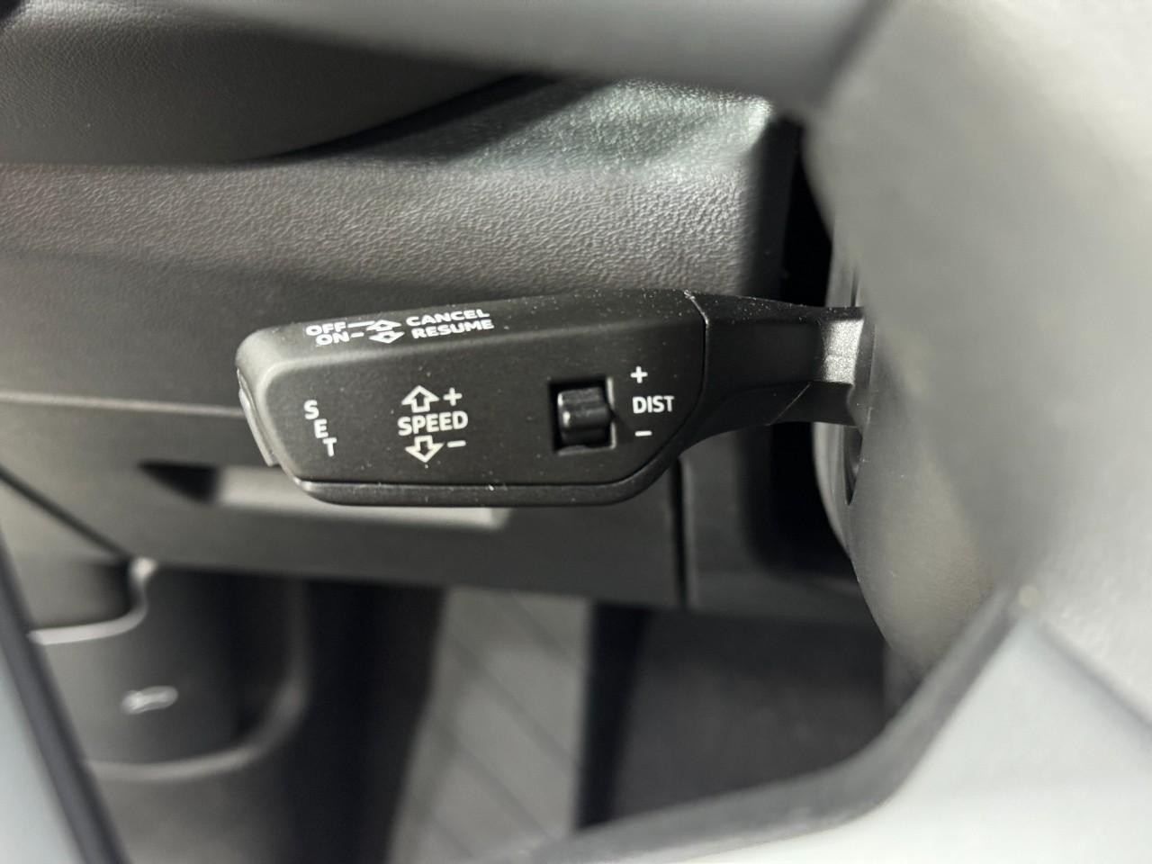 Audi Q5 Vehicle Full-screen Gallery Image 28