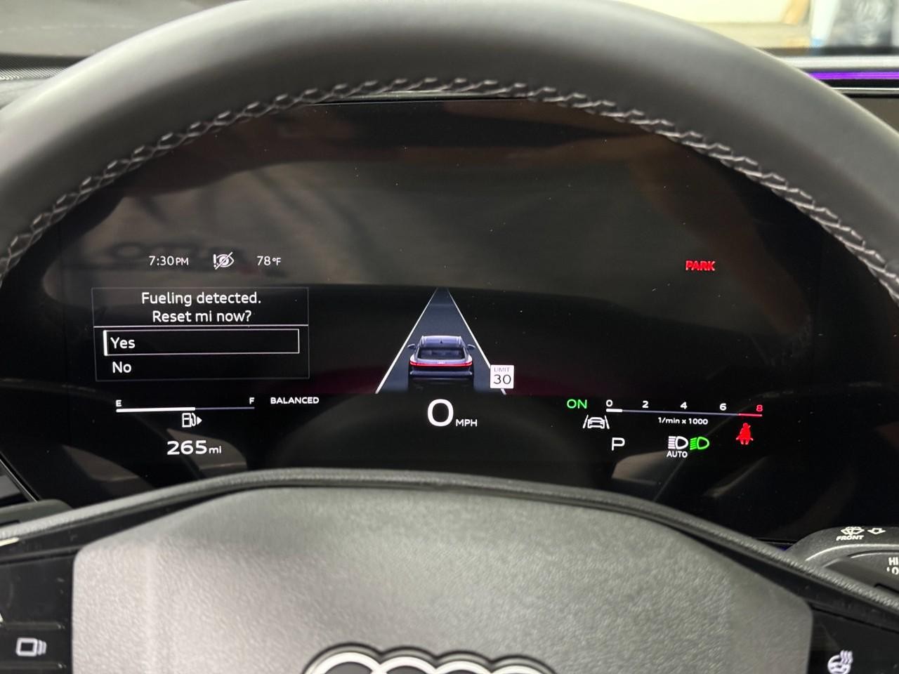 Audi Q5 Vehicle Full-screen Gallery Image 30