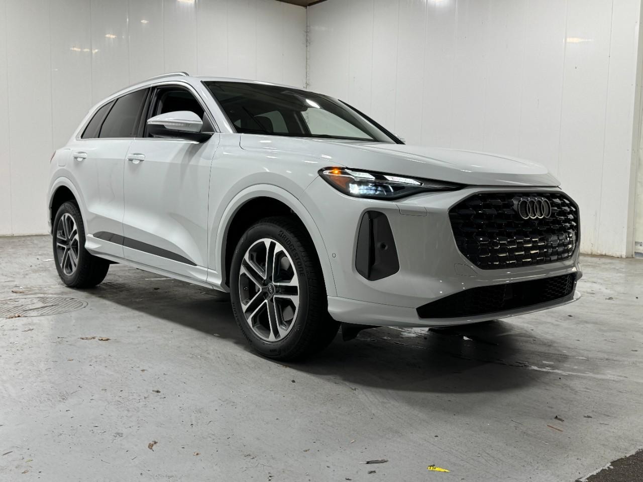 Audi Q5 Vehicle Full-screen Gallery Image 6