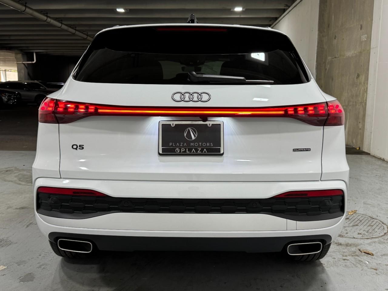 Audi Q5 Vehicle Full-screen Gallery Image 9