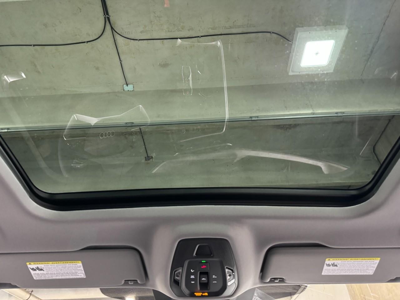 Audi Q5 Vehicle Full-screen Gallery Image 12