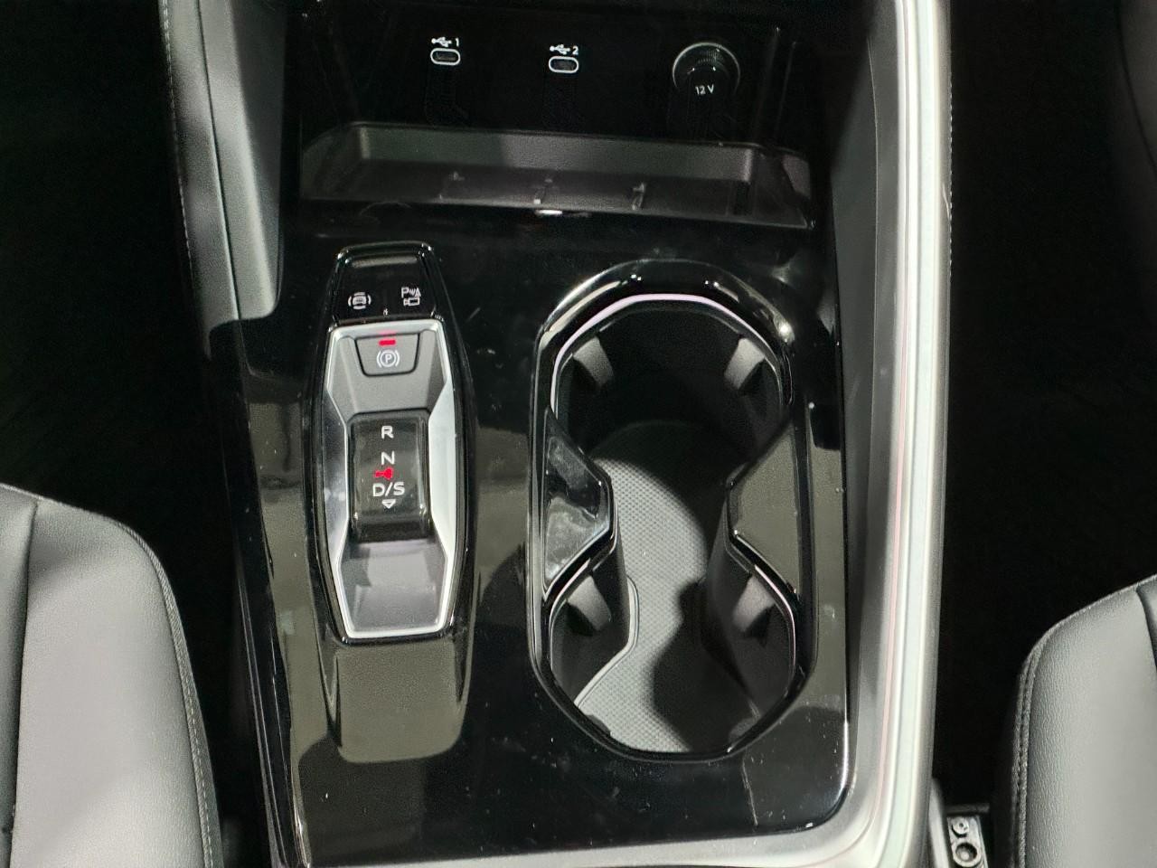 Audi Q5 Vehicle Full-screen Gallery Image 17