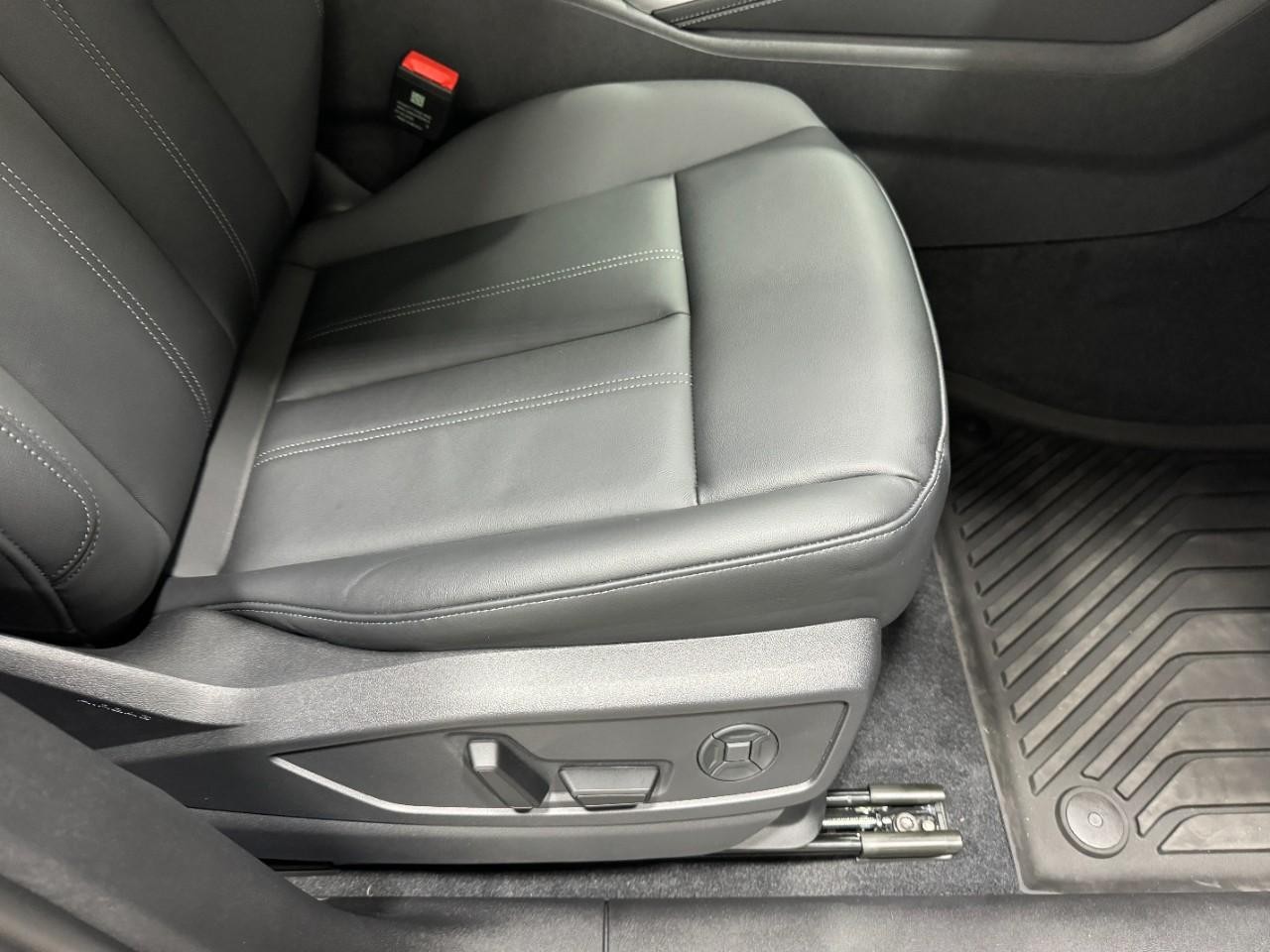 Audi Q5 Vehicle Full-screen Gallery Image 20