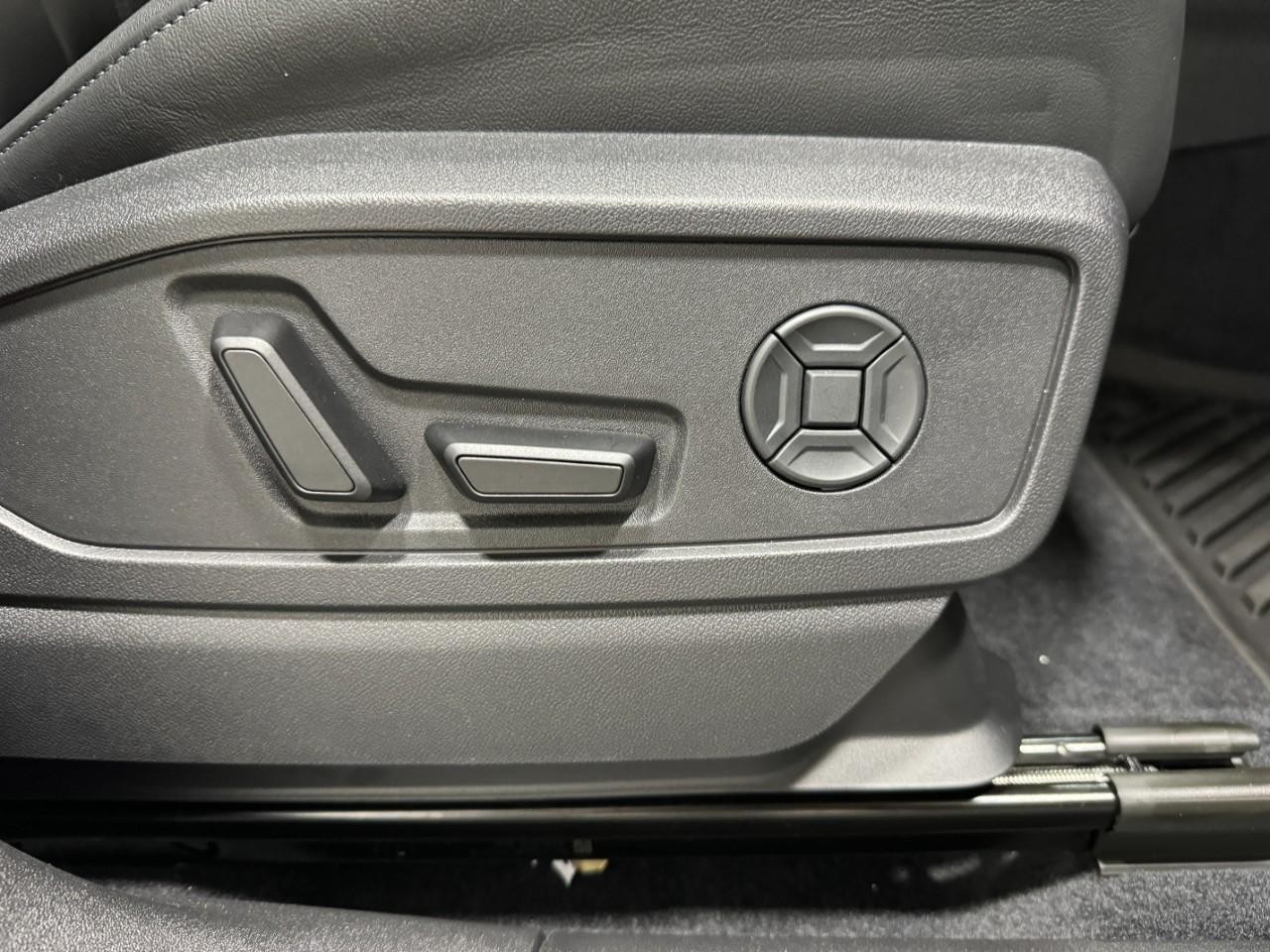 Audi Q5 Vehicle Full-screen Gallery Image 21