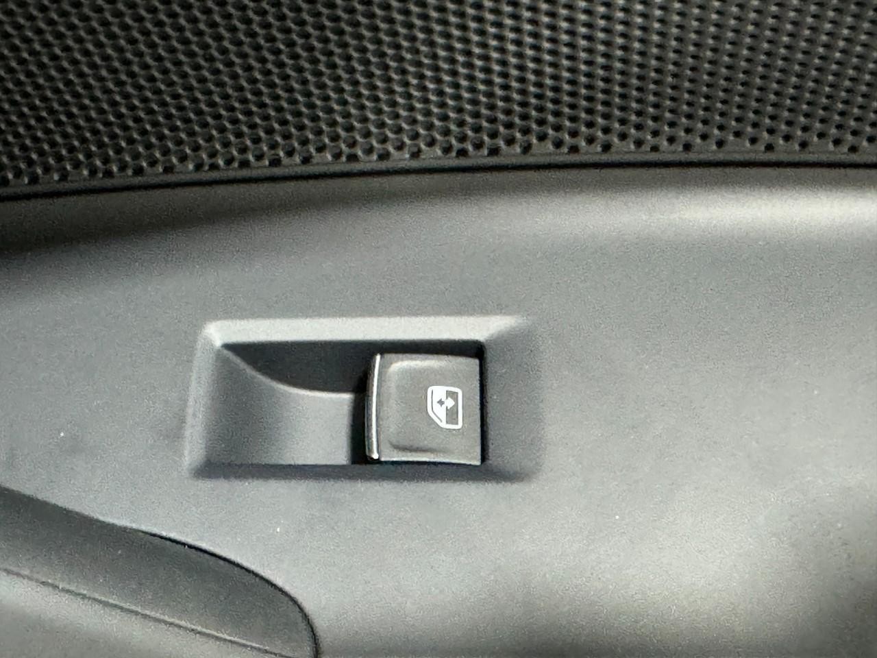 Audi Q5 Vehicle Full-screen Gallery Image 23