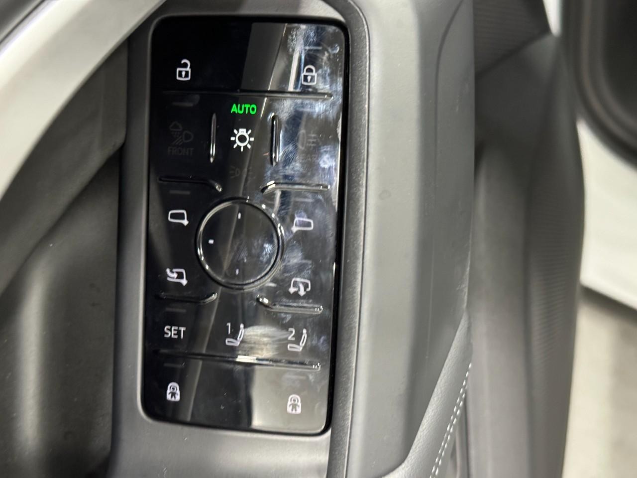 Audi Q5 Vehicle Full-screen Gallery Image 24