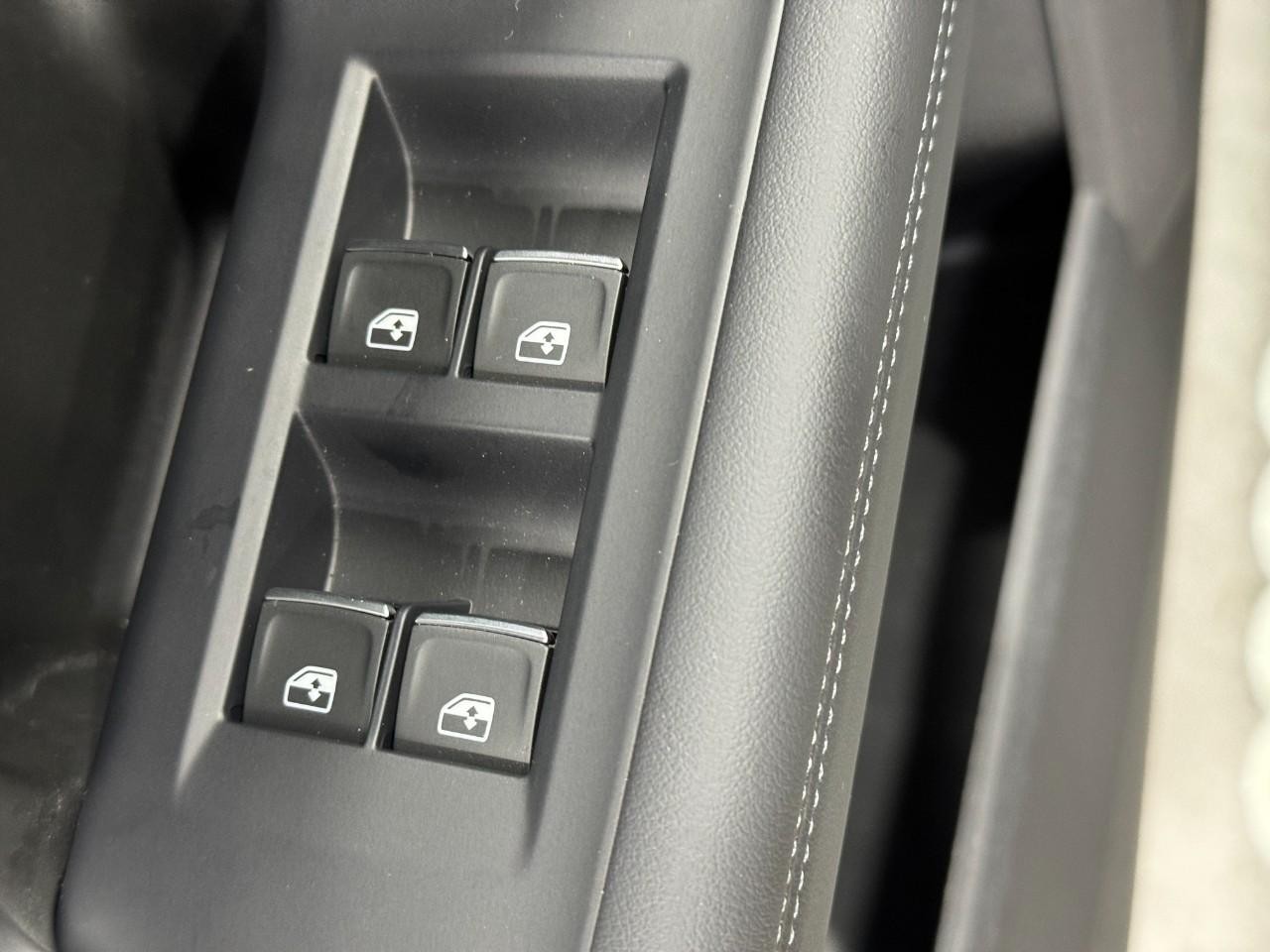 Audi Q5 Vehicle Full-screen Gallery Image 25