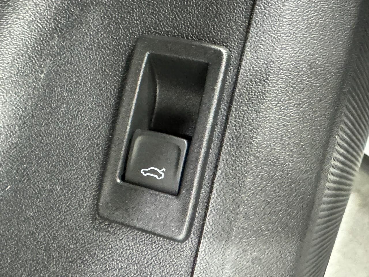 Audi Q5 Vehicle Full-screen Gallery Image 26