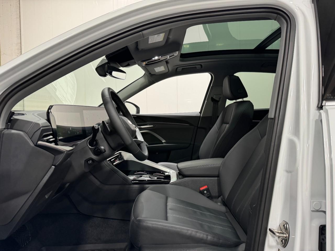 Audi Q5 Vehicle Full-screen Gallery Image 27