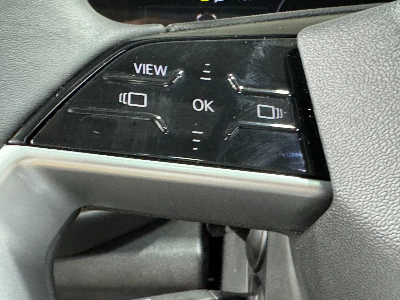 Audi Q5 Vehicle Full-screen Gallery Image 30