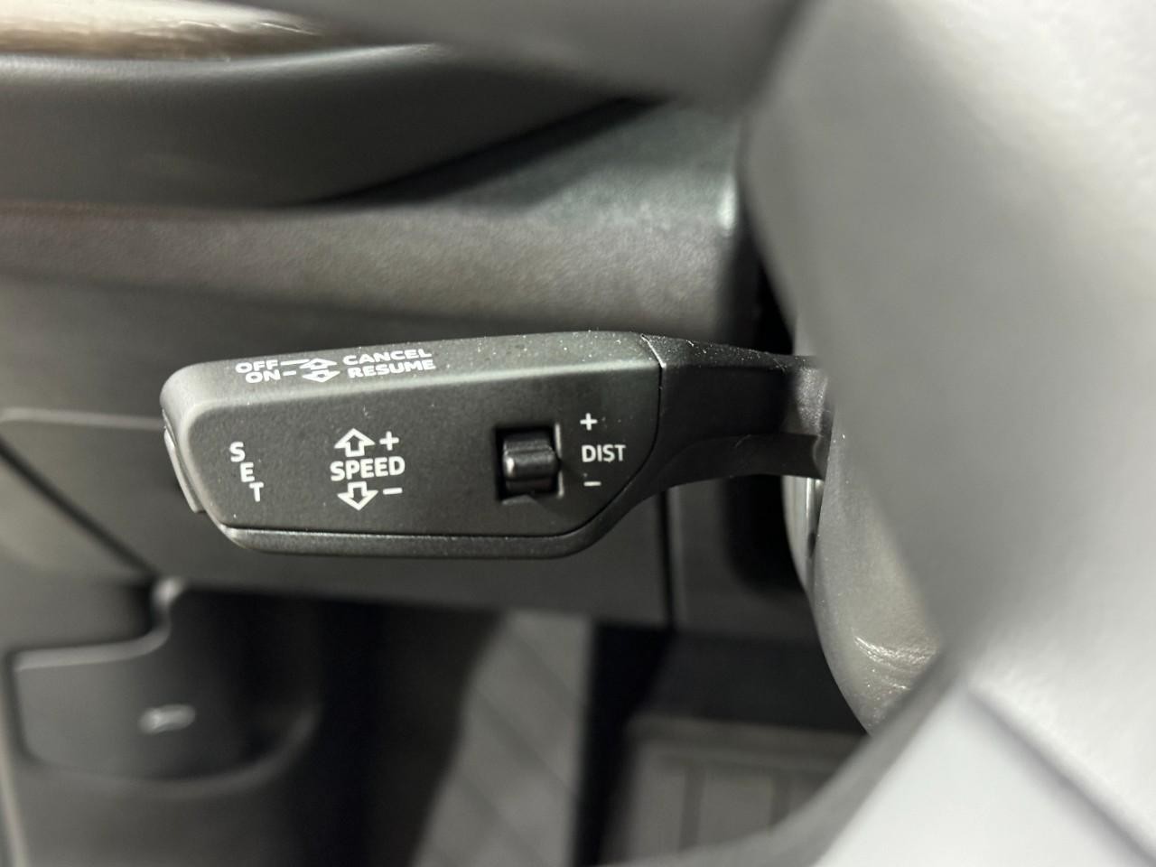 Audi Q5 Vehicle Full-screen Gallery Image 31