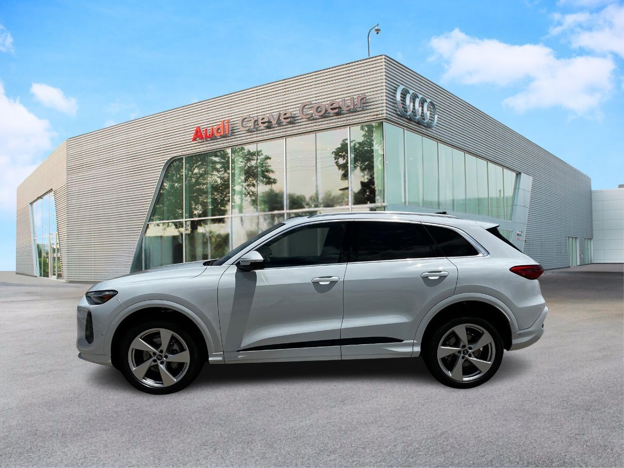 Audi Q5 Vehicle Full-screen Gallery Image 2