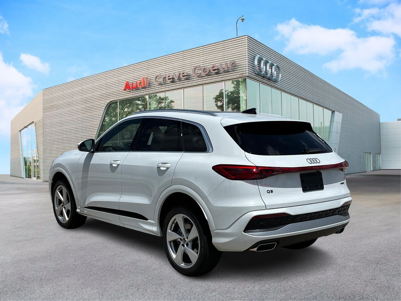 Audi Q5 Vehicle Full-screen Gallery Image 3