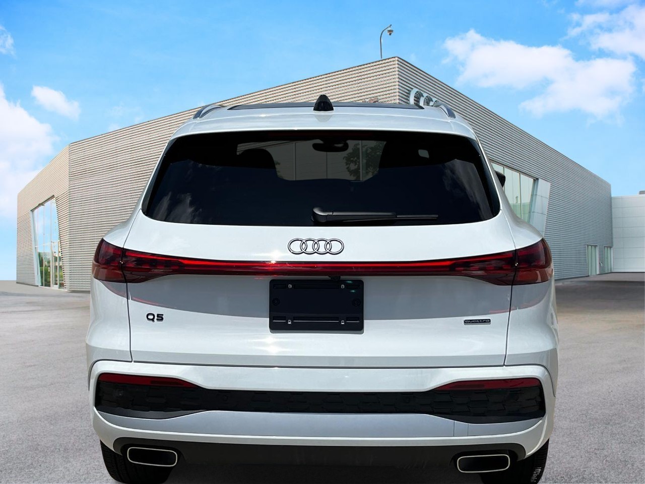 Audi Q5 Vehicle Full-screen Gallery Image 4