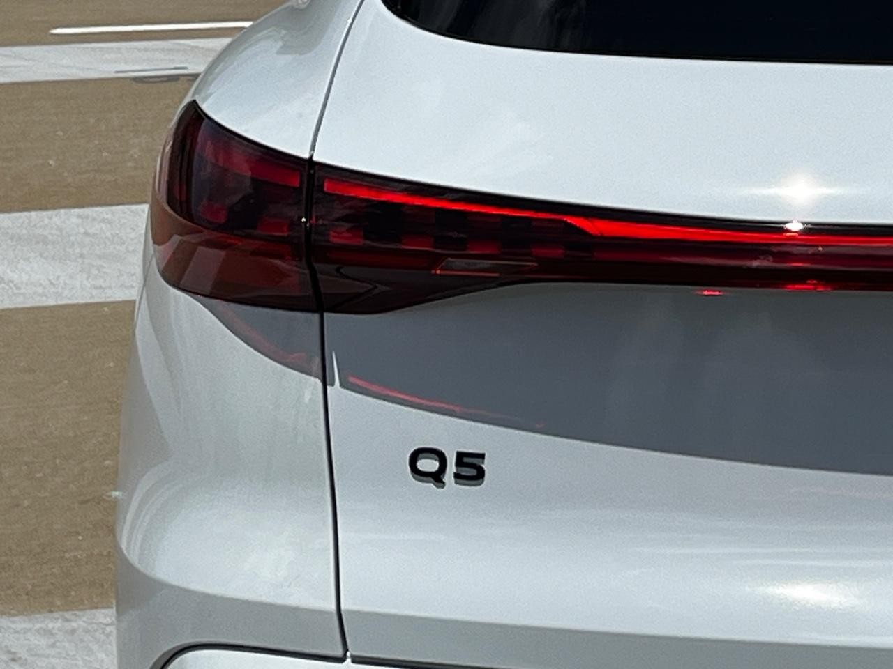 Audi Q5 Vehicle Full-screen Gallery Image 5