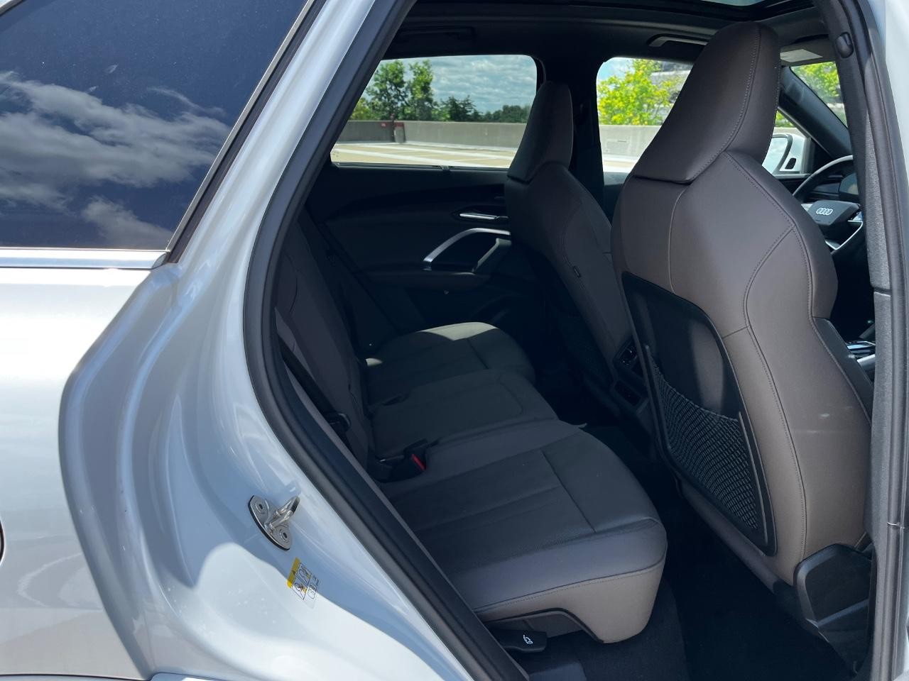 Audi Q5 Vehicle Full-screen Gallery Image 12