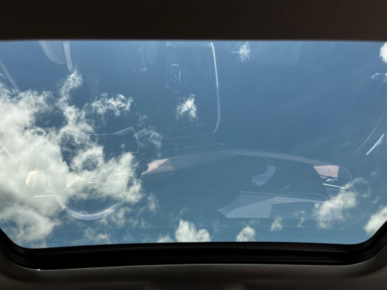 Audi Q5 Vehicle Full-screen Gallery Image 14