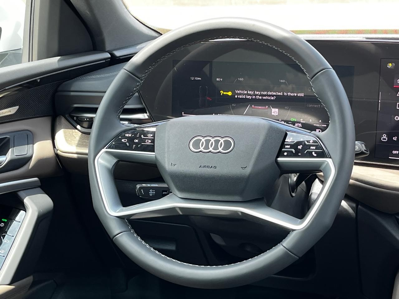 Audi Q5 Vehicle Full-screen Gallery Image 16